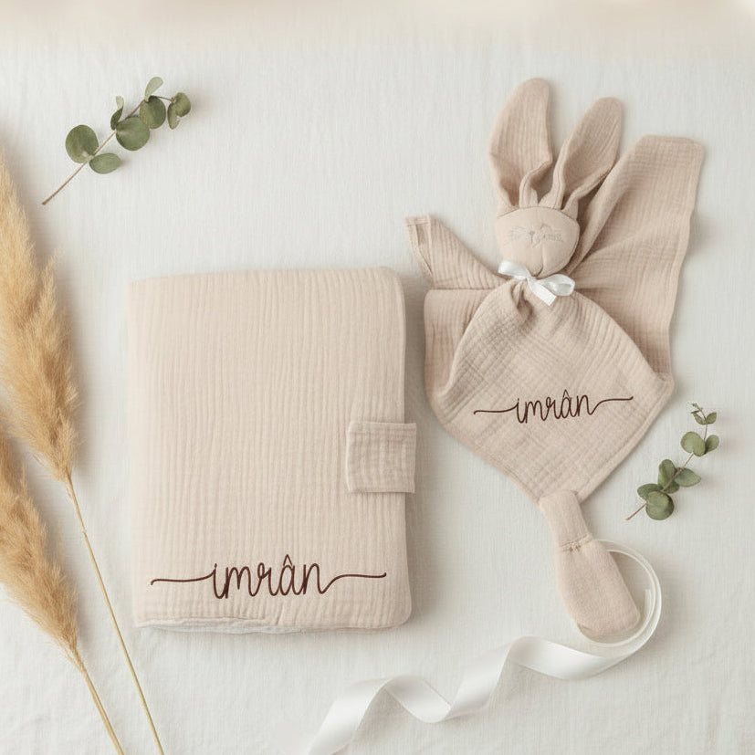 Coffret bébé - Carnet de santé, doudou, attache tétine